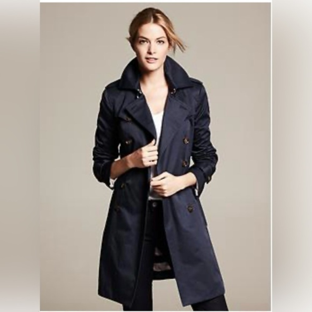 Like New, Banana Republic Silver Trench
Coats for Women